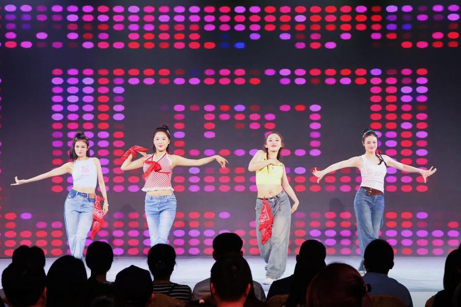 D:/HuaweiMoveData/Users/31417/Desktop/0-0-0-2025飞飞乐第二季/0729-S2E3/P/演-1-1.jpg演-1-1